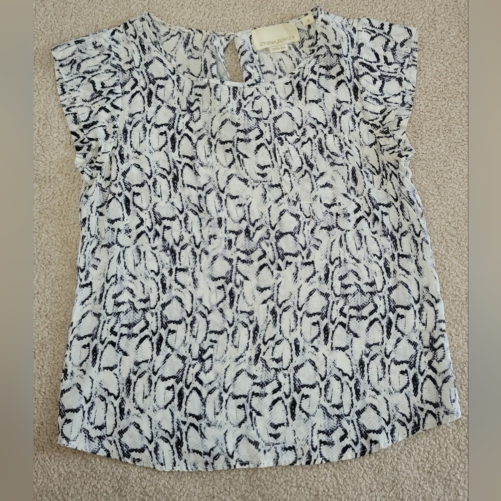 Banana Republic Black and White Cap Sleeve Blouse with Bib Collar
